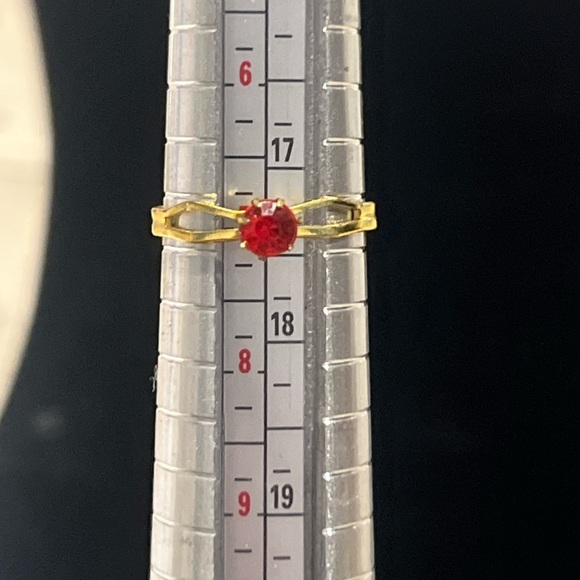 Adjustable Gold Tone Ring with Red Gemstone Size 7 - Picture 11 of 11
